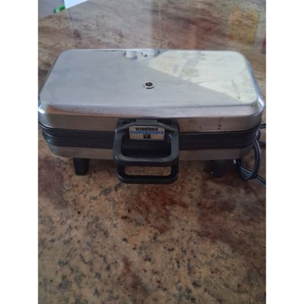 Vitantonio Belgian Waffle Maker 2-Capacity Non-Stick Rectangular 1000W
